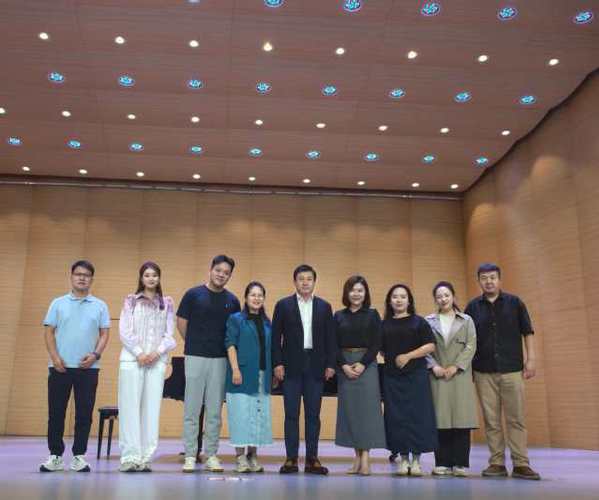 <a href='/2026/0904/c13112a570839/page.htm' target='_blank' title='名家引航庆华诞 艺韵润心育新人 —— 徐敦广教授应邀做客我校 70 周年校庆系列学术讲座'>名家引航庆华诞 艺韵润心育新人 —— 徐敦广教授应邀做客我校 70 ...</a>