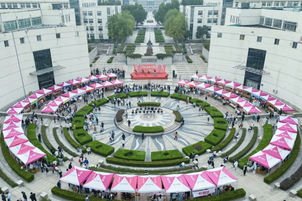 <a href='/2025/1128/c4524a555048/page.htm' target='_blank' title='学院社团百团大战纳新活动顺利开展'>学院社团百团大战纳新活动顺利开展</a>