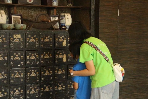 <a href='/2019/0827/c4524a334948/page.htm' target='_blank' title='“暖芽爱心”服务团队联合聊城水滴善行会游中国膏方博物馆'>“暖芽爱心”服务团队联合聊城水滴善行会游中国膏方博物馆</a>