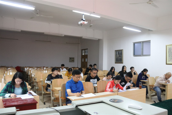<a href='/2018/1203/c4524a263415/page.htm' target='_blank' title='我院2018年度本科生国家、省政府奖学金评议大会顺利开展'>我院2018年度本科生国家、省政府奖学金评议大会顺利开展</a>