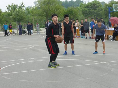 <a href='/2015/0511/c4524a193437/page.htm' target='_blank' title='激情球场  火热青春'>激情球场  火热青春</a>