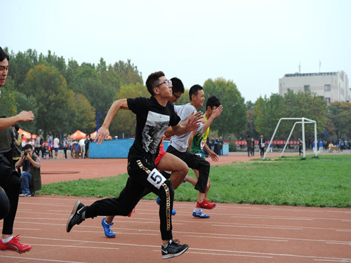 <a href='/2016/1020/c4524a193686/page.htm' target='_blank' title='万里秋风丹桂，千般美院风采'>万里秋风丹桂，千般美院风采</a>
