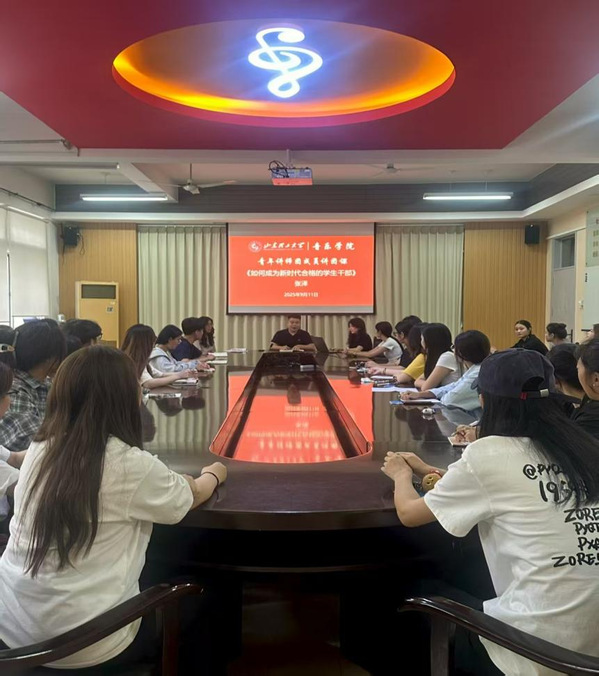 <a href='/2026/0913/c4496a571668/page.htm' target='_blank' title='青年讲师团成员讲团课'>青年讲师团成员讲团课</a>