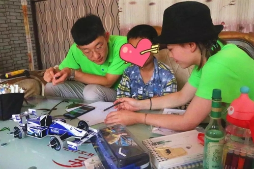 <a href='/2019/0826/c4524a334778/page.htm' target='_blank' title='愿沙漠变成绿洲，为心灵抵挡伤害——访服刑人员子女鹏鹏一家'>愿沙漠变成绿洲，为心灵抵挡伤害——访服刑人员子女鹏鹏一家</a>
