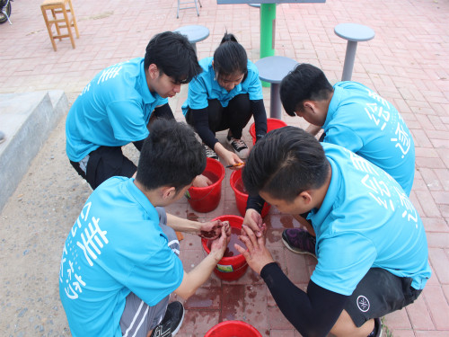 <a href='/2019/0823/c4524a334261/page.htm' target='_blank' title='美术学院绘美逐梦实践团队进行乡村美化工作'>美术学院绘美逐梦实践团队进行乡村美化工作</a>